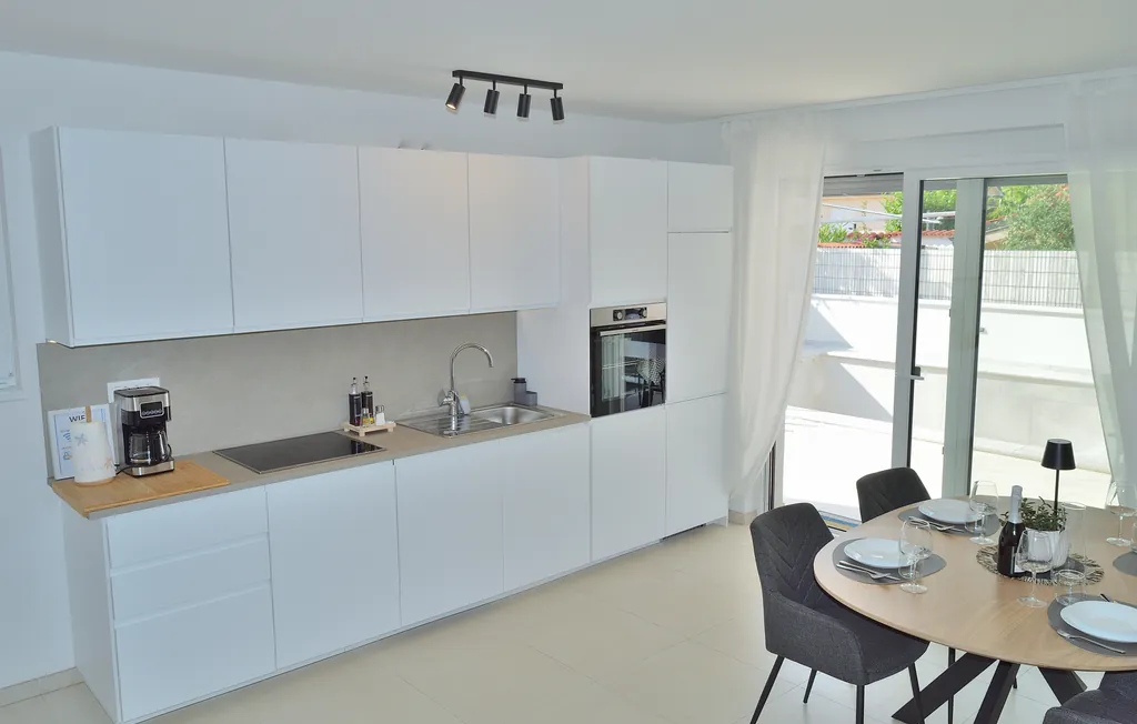 Apartment mit privatem Pool und großer Terrasse